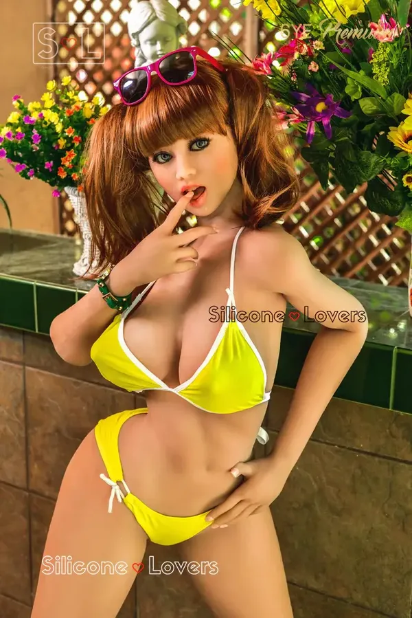 6YE Britney Amor